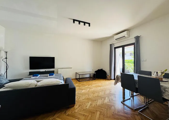 Peach Garden Apartment *